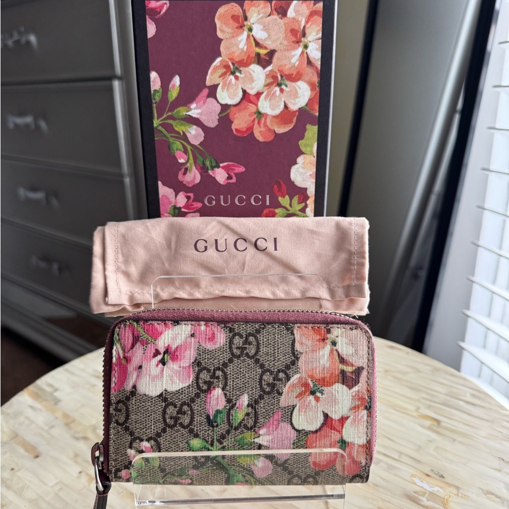 SOLD!! Gucci GG Bloom Compact
Zippy Wallet
